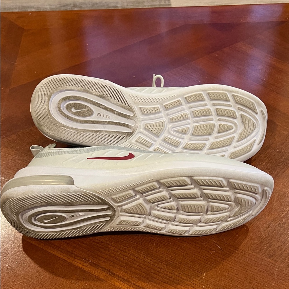 Nike Air Max Women’s Light Gray and Maroon Swoosh Athletic Shoes (274) - Picture 3 of 3